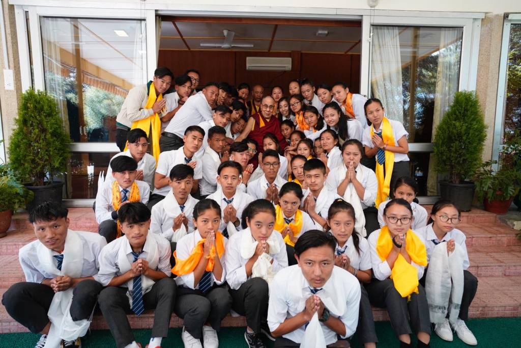 Schüler und Lehrer der Namgyal Highschool